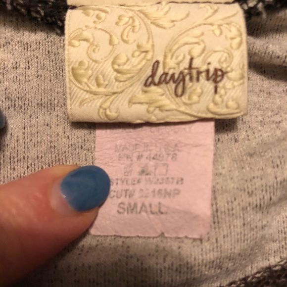 ✂️3️⃣/💲2️⃣0️⃣✂️Daytrip Lace and Stud Detail Top S - Picture 2 of 5